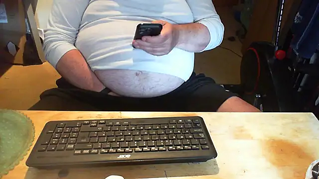 Chat +18 de Owned_drone ao vivo