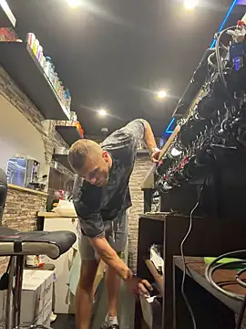 Johnytrain 现场XXX聊天