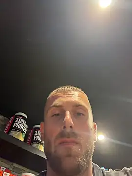 Chat +18 de Johnytrain ao vivo