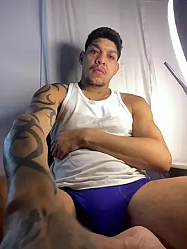 Show de webcam de Tatuadomoreno23cm