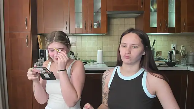 HotCaramellsTV Show in webcam