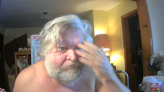 bear8624 live XXX chat