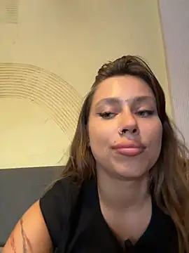 Jucie_Boom Adlı Modelin Canlı XXX Sohbeti