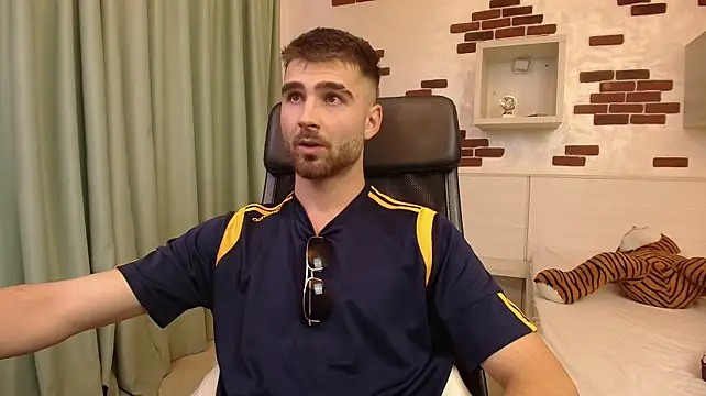 KyloEast Chat XXX in diretta