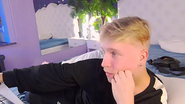 XXX chat uživo modela _AlexHot_