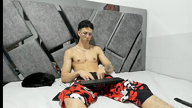 OliverThompsonJS Live XXX-Chat