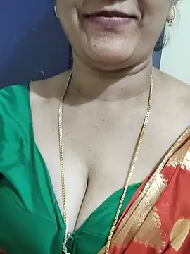 Raashi_15 在線直播表演