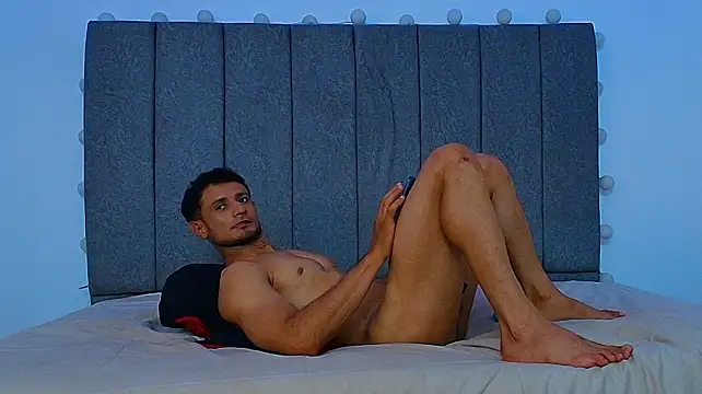 Adonys_Lewis_ élő XXX-chatje
