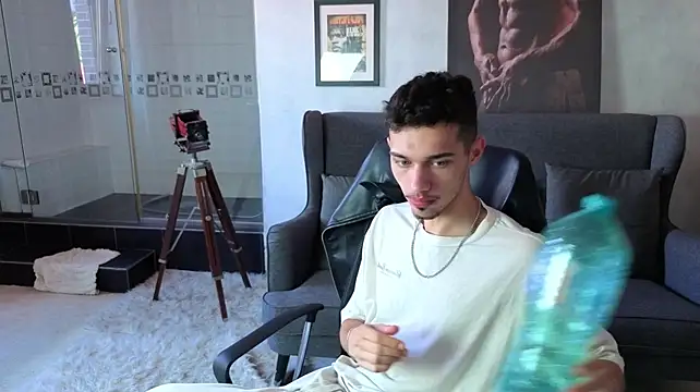 XXX chat uživo modela KaydenDrew