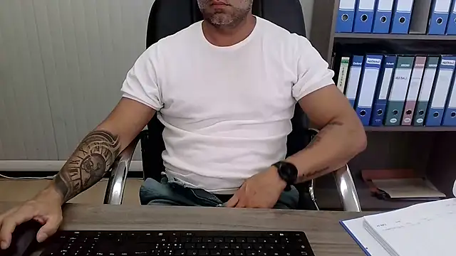 Evasionee Chat XXX in diretta