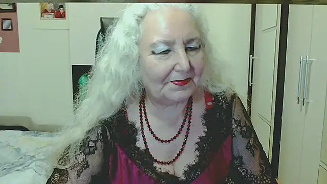 Chat +18 de GrannyAlisa ao vivo