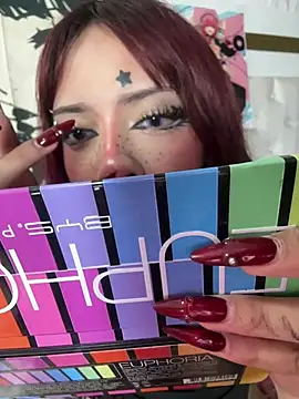 Effy_Kessler élő XXX-chatje