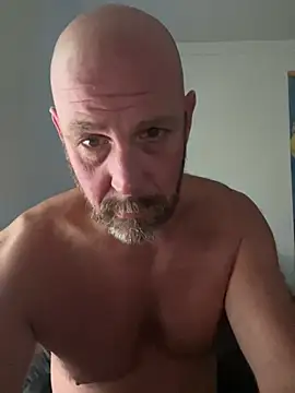 ACTION2083's Live XXX Chat