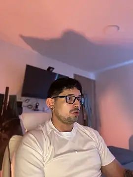 Chat +18 de TroyeKnight ao vivo