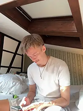 Chat +18 de Toyjungee ao vivo