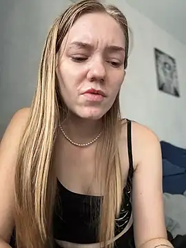 Chat +18 de MilaMoone ao vivo
