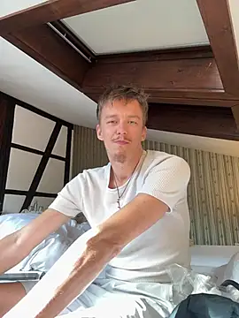 Toyjungee Adlı Modelin Canlı XXX Sohbeti
