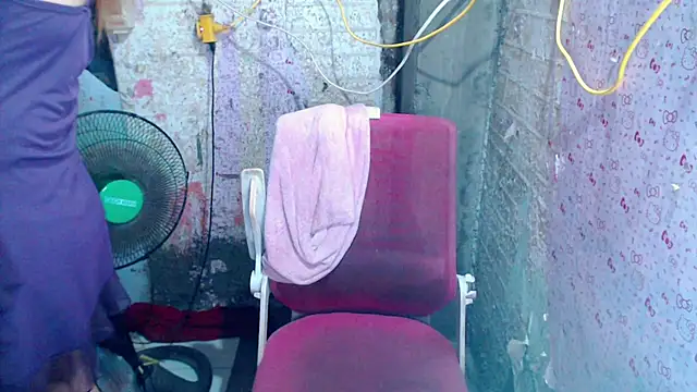 XXX chat uživo modela JuicyFoxCock