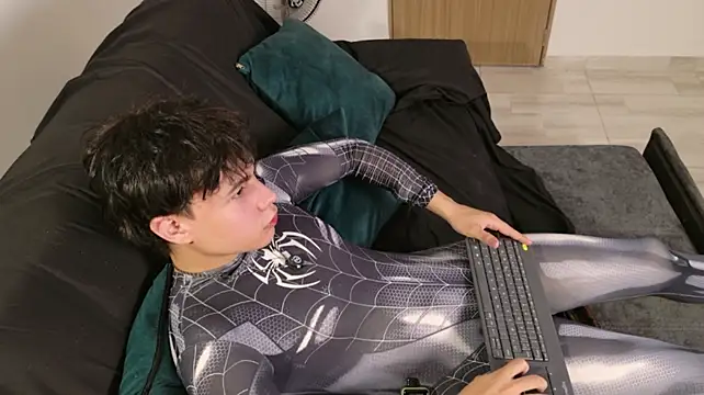 Edward_oa Adlı Modelin Canlı XXX Sohbeti
