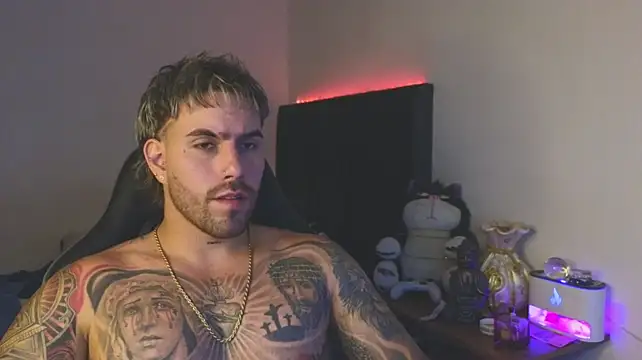 Ades_Lowe Chat XXX in diretta