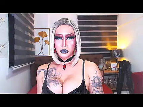 DominateMistressTania: онлайн-секс-чат