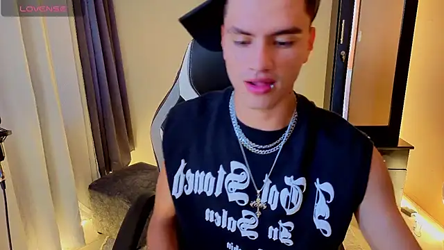 XXX chat uživo modela LeoTease