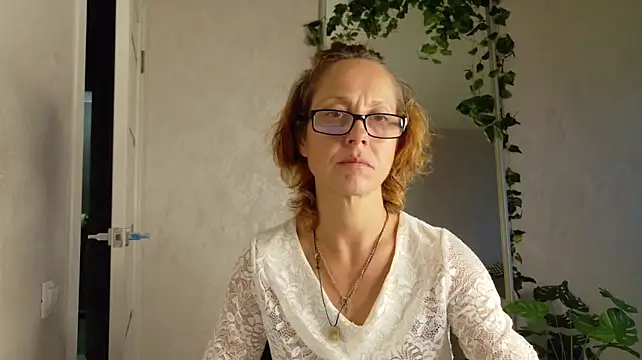 LioraWeiss' Live XXX Chat