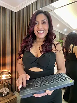 MonicaMoret's Live XXX Chat