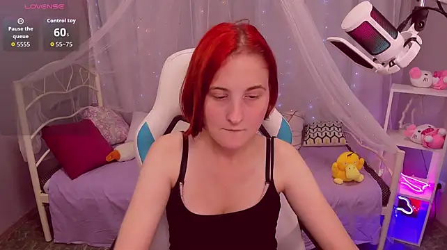 Chatroom XXX en direct de KiraElwood