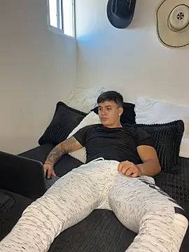 XXX chat uživo modela Christopher_strongg