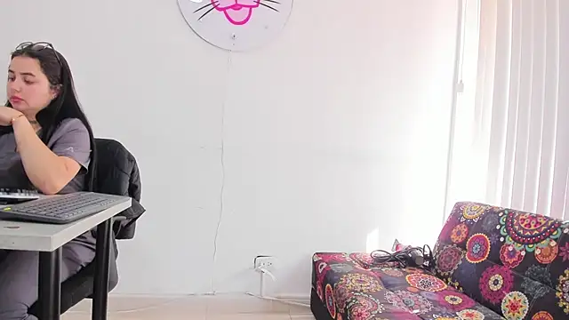 emagarcia Adlı Modelin Canlı XXX Sohbeti