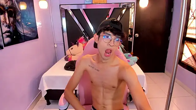 LiamHeatx 라이브 XXX 채팅