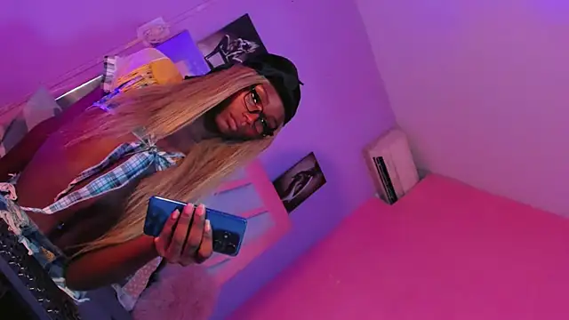 Hilary_tsx's Live XXX Chat