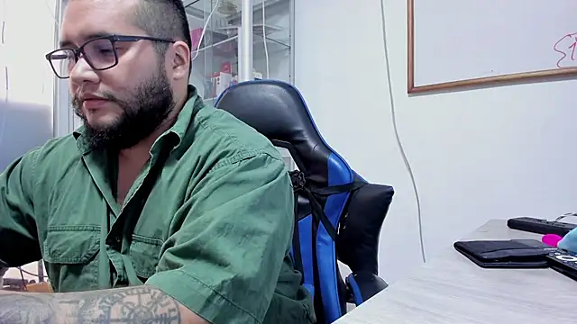 Chat XXX ao vivo de VINCEDMAGLIOO
