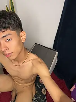 Lion_Boy18 élő XXX-chatje