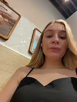 SashaCatt Adlı Modelin Canlı XXX Sohbeti
