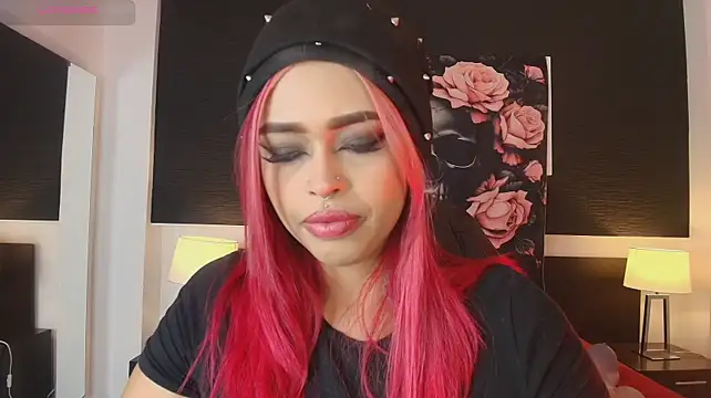 EvaaFoxxy1 Adlı Modelin Canlı XXX Sohbeti