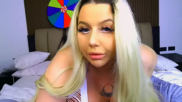 KaylaBossDoll élő XXX-chatje
