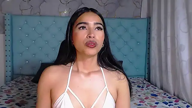 Miaa_ferrari1 élő XXX-chatje