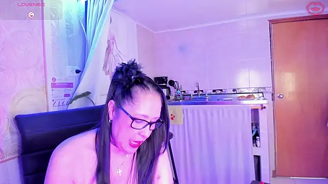 Bella_milff_ Adlı Modelin Canlı XXX Sohbeti