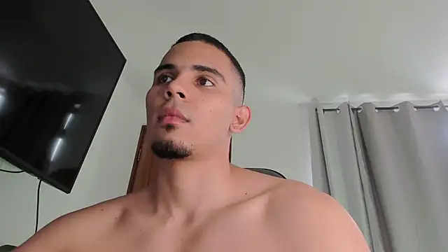 XXX chat uživo modela Lucca__