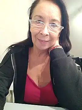 Chat +18 de Celine_Faer1 ao vivo