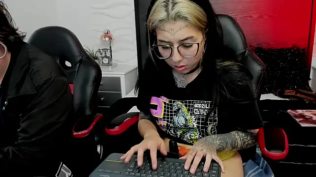 Živý XXX chat inkedsinners_