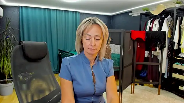 Chatroom XXX en direct de Julia_Cherry_