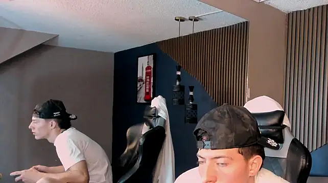 TheGhostforeeonss' Live XXX Chat
