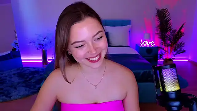 Ava_Loone Adlı Modelin Canlı XXX Sohbeti