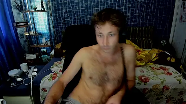 CuteBoy228 élő XXX-chatje