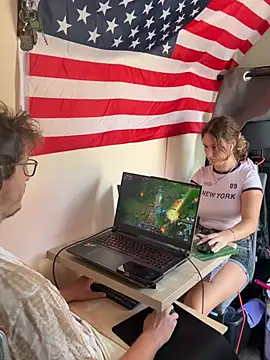 XXX chat uživo modela LillyFlowerson