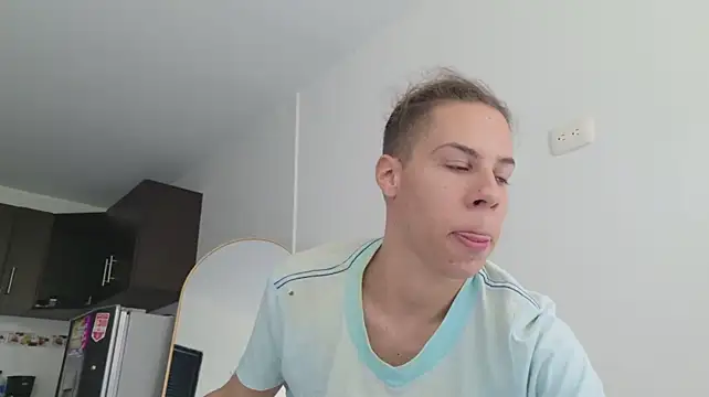 grey___27 XXX чат на живо
