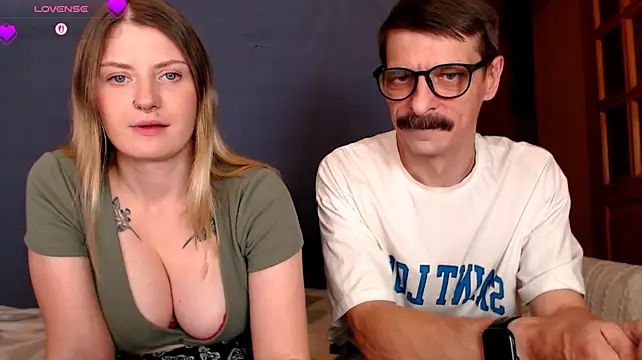 XXX chat uživo modela CozyCurves